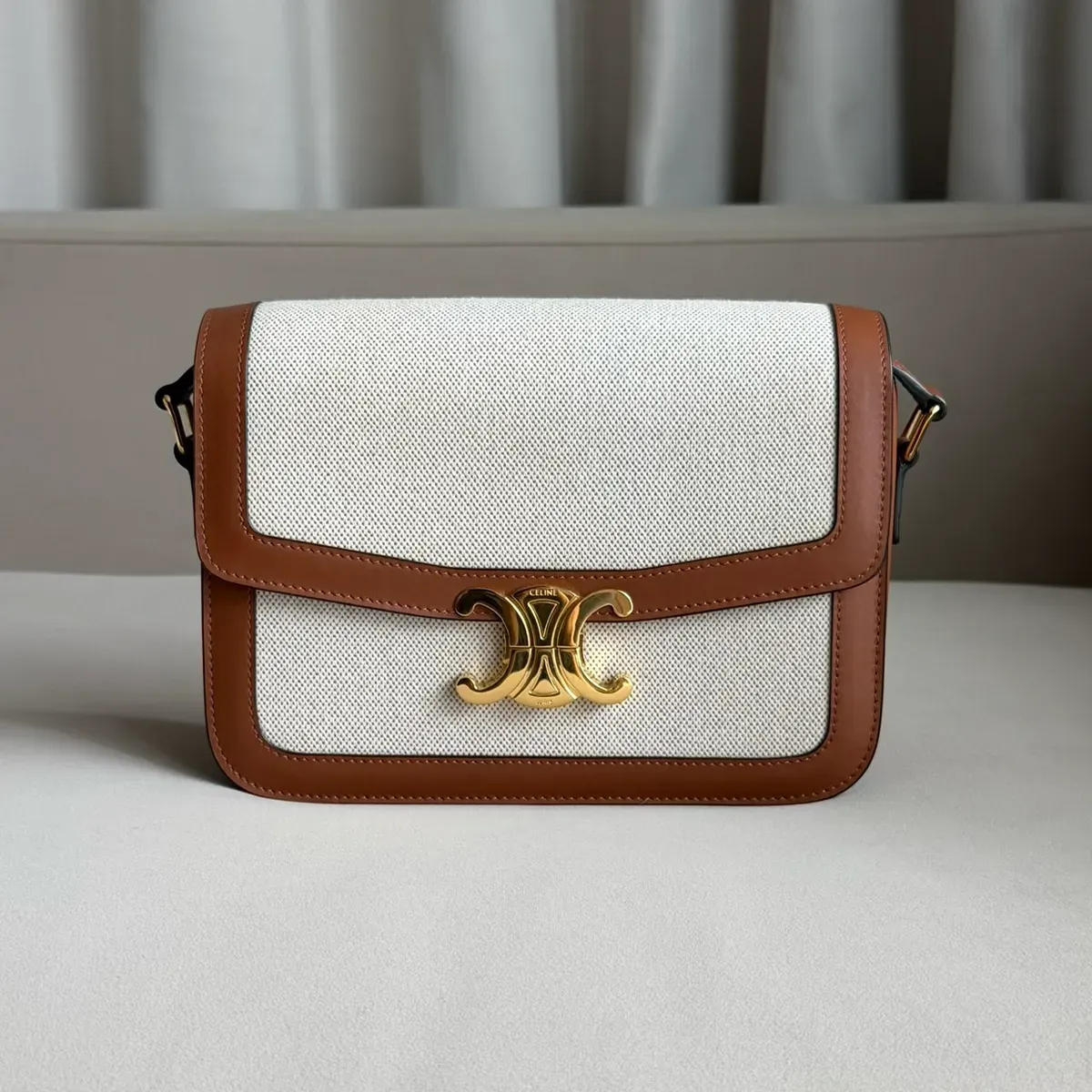 CELINE Triomphe Medium 2018