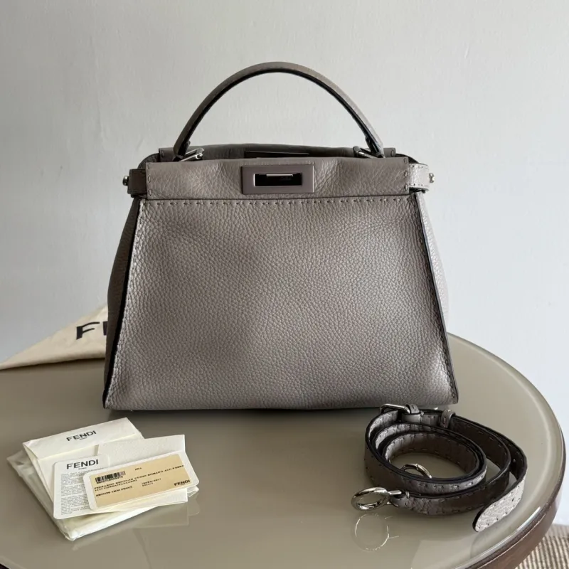 FENDI Peekaboo Regular สี Corda and Palladio