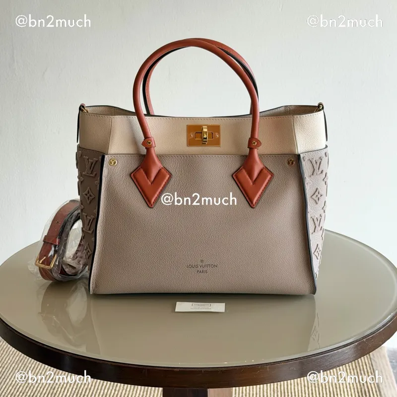 LV On My Side MM Microchip Galet